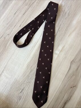 Rare vintage Young Quinlan tie! 
Brown Men's Tie with rare pheasant Pattern